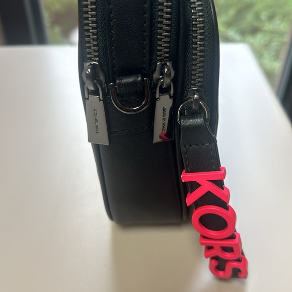 Michael Kors Black & Pink Leather Crossbody Bag With Normal Signs Of Wear - Picture 13 of 16